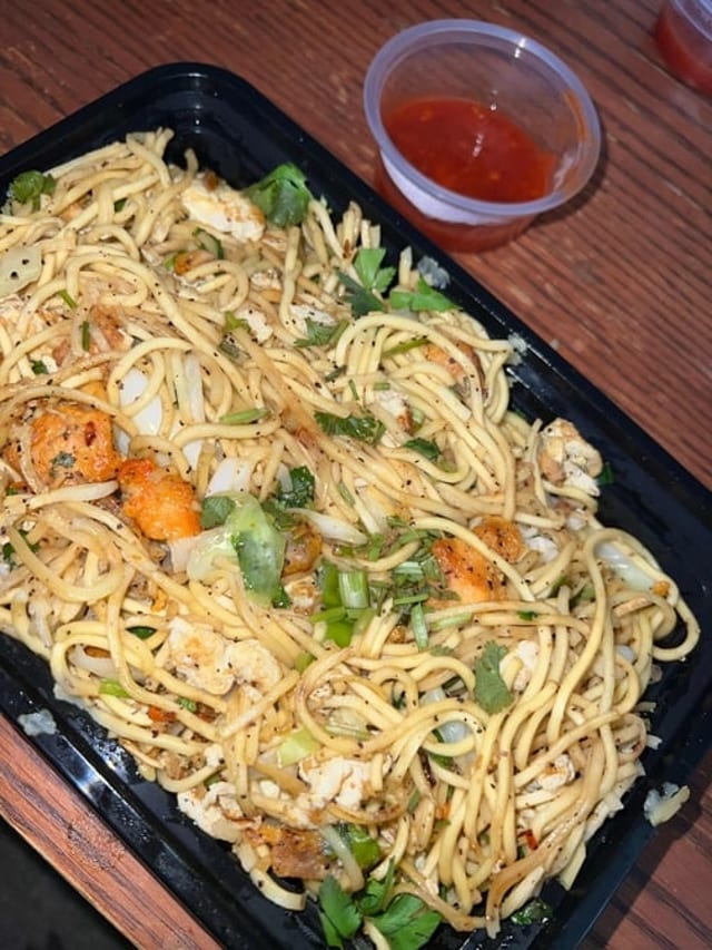 Wok Tossed Hakka Noodles